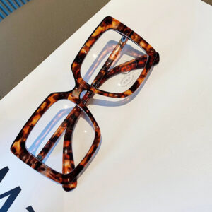 tortoiseshell glasses